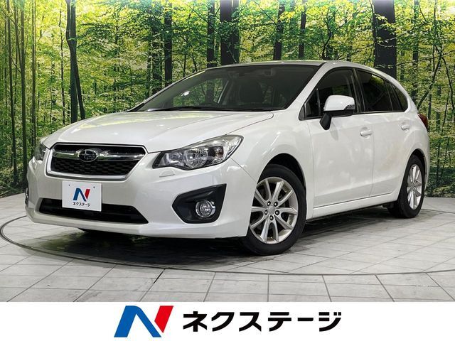 4WD　禁煙車　SDナビ　バックカメラ　CD/DVD/フルセグ　衝突軽減