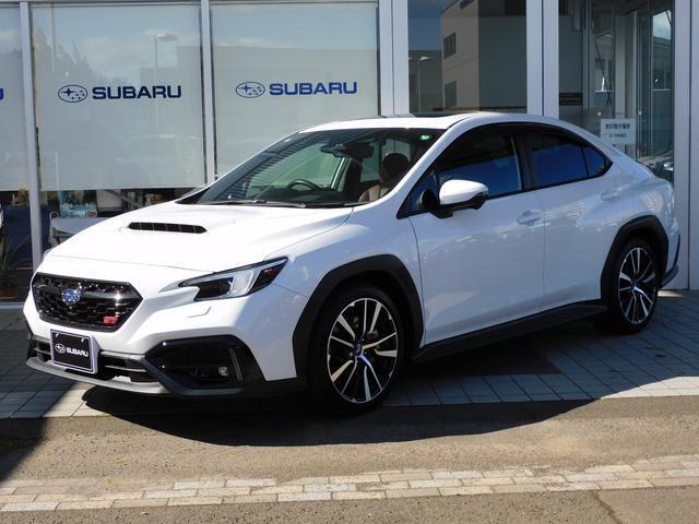 ワンオーナー車！走行距離が魅力の1台です！セラミックホワイトです！是非実車でご確認お願いいたします。