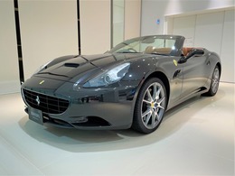 フェラーリ カリフォルニア30 F1 DCT 右ハンドル認定中古車