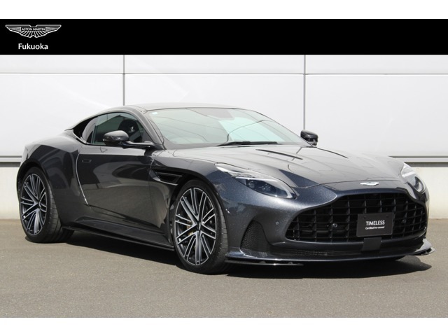 DB12 ゼノングレーが入荷いたしました。内外装には多くのカーボンファイバーオプション、B＆Wといった高額オプションをふんだんに取り入れております。オプション1000以上