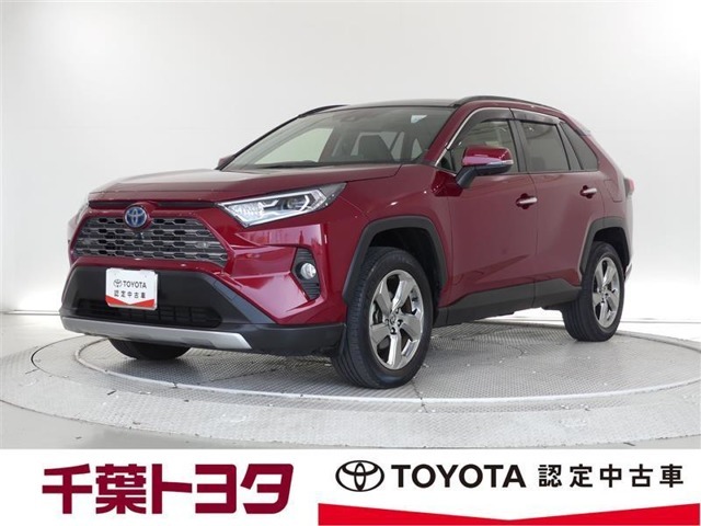厳選されたトヨタ認定中古車のRAV4ハイブリッドです。衝突被害軽減ブレーキや車線逸脱警報装置・オートハイビームなどを搭載したサポカーであなたの安全をサポートします。