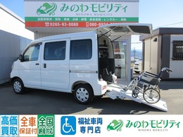 ダイハツ ハイゼットカーゴ 660 スローパー SAIII リヤシートレス仕様 折り畳み補助シート付き 4WD 