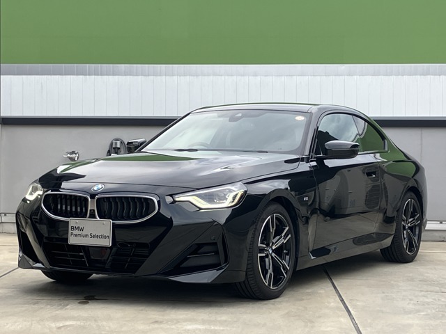 【BMWの伝統】BMWのお車は、“駆け抜ける歓び”を意識し、走行の安定性とコーナリングの良さを追求し、思い通りにハンドルの操作可能です。