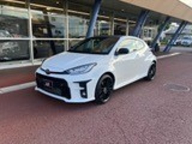 スポーツモデルを中心にトヨタ認定中古車を展示しております。当社オリジナルのカスタムカーも多数ございます。