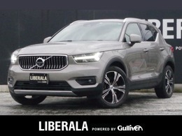 ボルボ XC40 T4 AWD インスクリプション 4WD ハーマンカードン  白レザー 衝突軽減