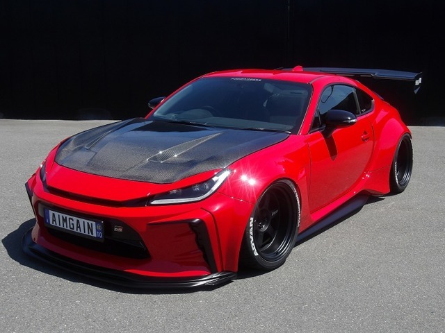こちらはZN-8 RZをベースにカスタムした車両になります。AIMGAIN GT-S オーバーフェンダーバージョンのエアロパーツになります。