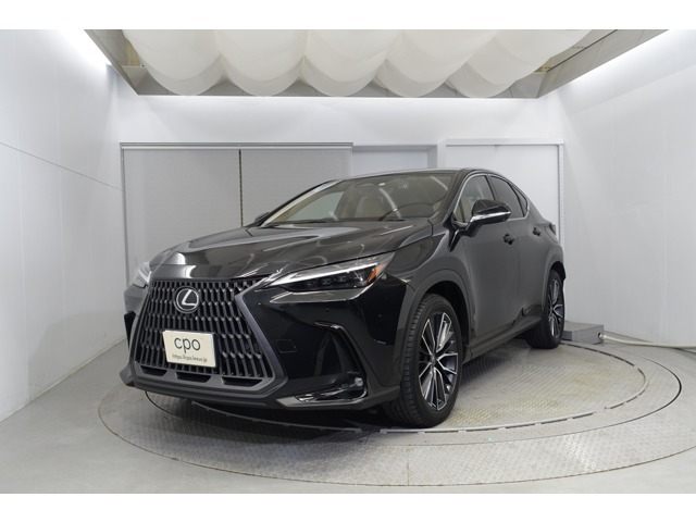 レクサス車らしい細部までこだわった高級感と見る人を一目で虜にするエモーショナルな魅力を持ち合わせております。
