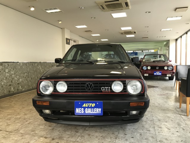 昭和63年式ゴルフ2GTI 3ドアハッチ10.9万km整備記録簿20枚、車高調整式サスペンション、アンダーバー、リアタワーバー等足回りに手の入ったGTIです。高回転型に回るエンジンレスポンスを味わえます。