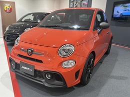 アバルト 695 コンペティツィオーネ 登録済未使用車 右AT