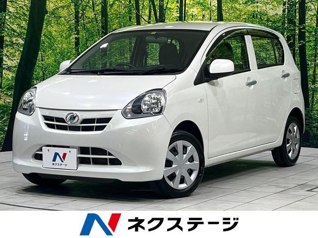 4WD　禁煙車　リモコンキー　アイドリングストップ　電動格納ミラー