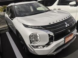 三菱 アウトランダー PHEV 2.4 G 4WD 1オーナー9型ナビ360°カメラ電動Rゲート