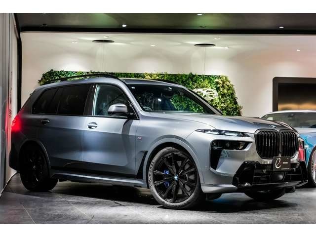 2025年X7 M40d XDrive    後期モデル　スカイスクレイパーグレーメタリック　Mスポーツパッケージプロ　2列目コンフォートシートスカイラウンジパノラマガラスサンルーフBowers ＆ Wilkinsが入庫しました。