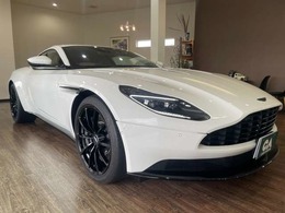 アストンマーティン DB11 AMR ケイスネスレザー/カーボン内装/20黒AW/右H