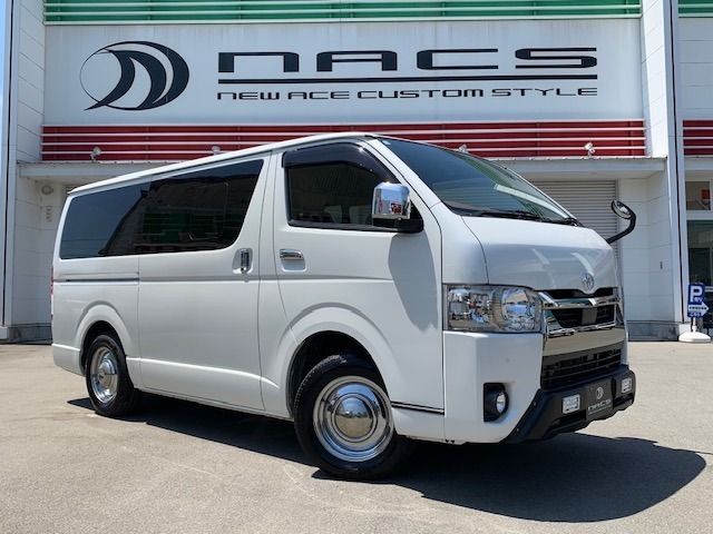 お待たせしました！R3年式のハイエースバン入庫しました！4WD　ディーゼルになりますので、パワフルな走りをしてくれます！ベットキットも装着しておりますので、車中泊にも使用できますよ！