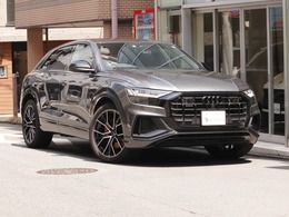 アウディ Q8 55 TFSI クワトロ Sライン 4WD サンルーフ　ブラックスタイリングPKG