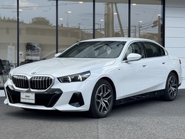 BMW 5シリーズ 523i Mスポーツ 2年保証デモカー黒革HUDTV19AWカーブドD