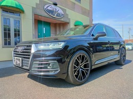 アウディ Q7 3.0 TFSI クワトロ  Sラインパッケージ4WD マトリクスLED パノラマR 7シーター 22AW