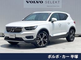 ボルボ XC40 T4 AWD インスクリプション 4WD harman/kardon　禁煙車