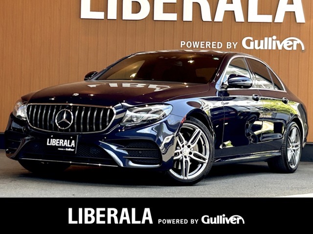 当店人気車両「M・ベンツE220d アバンギャルド スポーツ」が入庫致しました。カバンサイトブルーの外装色にパナメリカーナグリルを装着したオシャレな1台となっております。