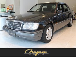 メルセデス・ベンツ Eクラス E280 右ハンドル ファブリック内装自社ユーザ車