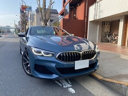 BMW 8シリーズ M850i xドライブ 4WD ブラウンレザー カーボンルーフ