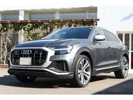 アウディ Q8 55 TFSI クワトロ デビューパッケージ Sライン 4WD エアサス　正規ディ-ラ-車