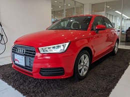 アウディ A1スポーツバック 1.0 TFSI 女性1オーナー 禁煙車 シートヒーター