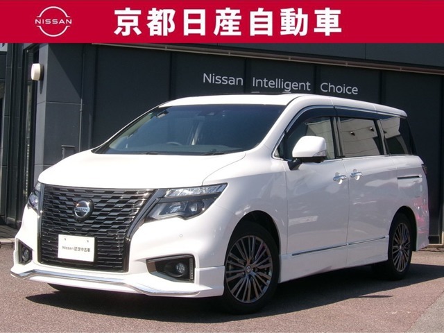 堂々とした迫力と繊細さを宿す、キング・オブ・ミニバン。エルグランド　250ハイウェイスターSアーバンクロム入荷しました！ボディカラーは、ブリリアントホワイトパール☆