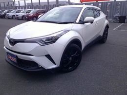 トヨタ C-HR 1.2 G-T 4WD エンジンスタータ・ナビ・バックカメラ