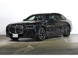 BMW i7 M70 xドライブ 4WD 