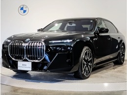 BMW i7 M70 xドライブ 4WD 弊社元デモカー　黒フルレザーメリノ　スカ