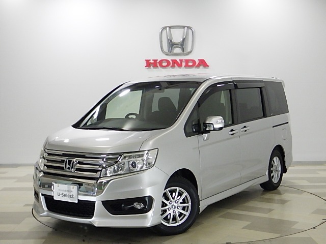 当社下取り禁煙ワンオーナー車！RK5型ステップワゴンスパーダZの8人乗り仕様が入庫です。綺麗なカラーのスーパープラチナメタリック！