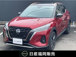 日産 キックス 1.2 X 90周年記念車 (e-POWER) レッド/ブラック　ツートン