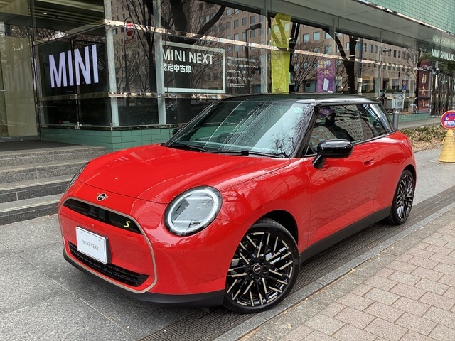 新世代MINI3ドアのEVモデルが早くも入荷しました！！