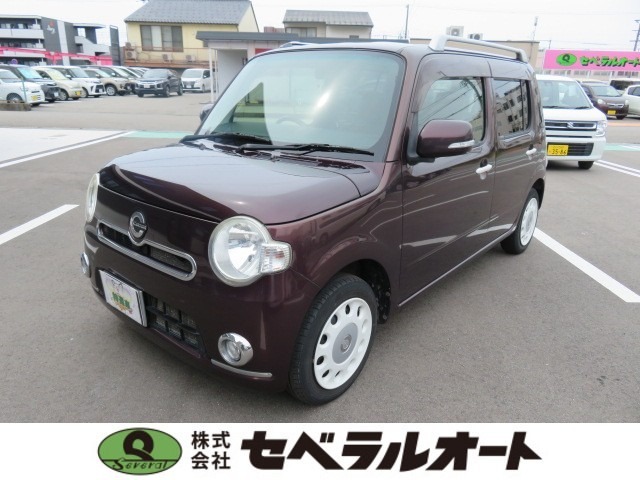 軽自動車・コンパクトカー・ミニバン・SUVなど、常時100台揃っている展示場へようこそにゃん！いろんなクルマがあるにゃん！