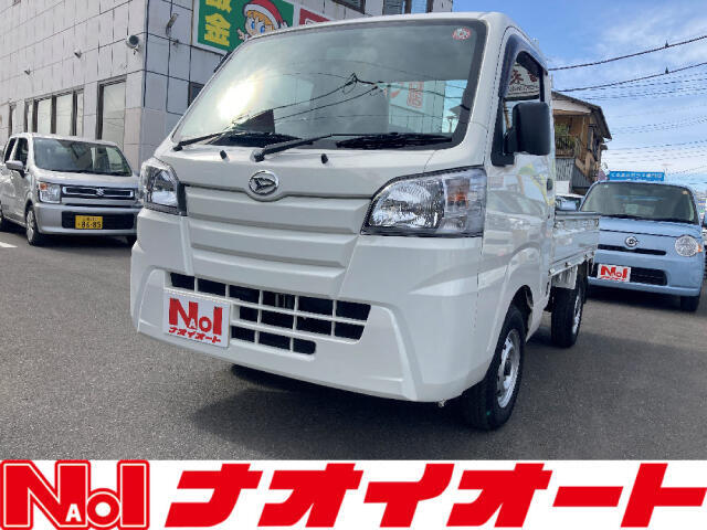 当店(下妻店)の特徴1　★全店ナオイオートの中古車生産工場★がありネット掲載前の車両もご見学できます！