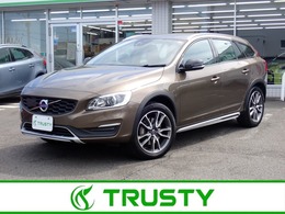 ボルボ V60クロスカントリー T5 AWD SE 4WD 2017yモデル インテリセーフ ツートン革
