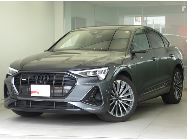 【e-tron　Sportback　55　quattro　S　line】ブラックAudirings＆ブラックスタイリングパッケージ　　バーチャルエクステリアミラー　マトリクスLEDヘッドライト