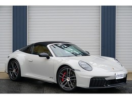 ポルシェ 911 タルガ4 GTS PDK 登録済未使用車　ツートンレザーインテリア