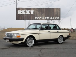 ボルボ 240 GL コロナAW　同色リップ　リボンタイヤ　ボー