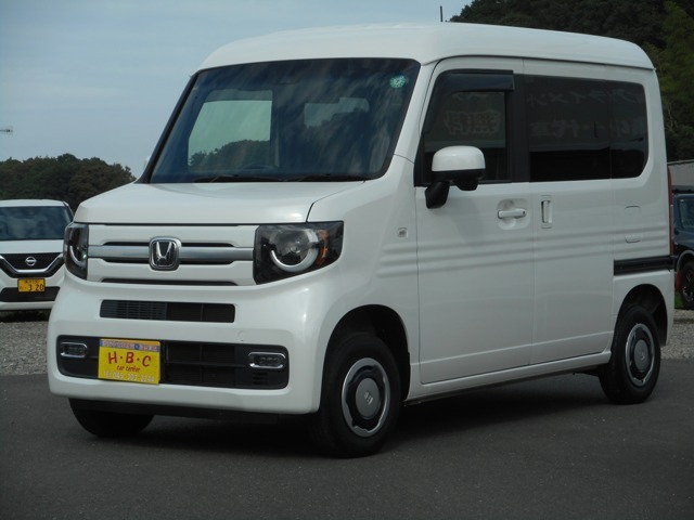 お車ご覧いただきありがとうございます。令和2年式ホンダN-VAN＜＞＋ファンスタイル　4WD　ターボ＞　入荷しました♪外装色は人気のプレミアムホワイトパール(NH883P)です。