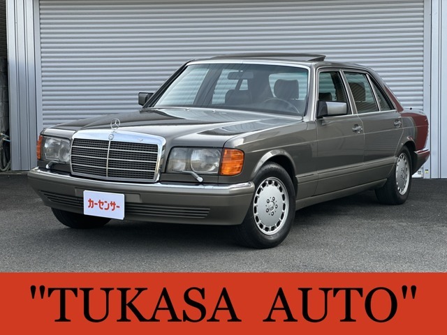 560SEL・左ハンドル・黒革シート・グレーツートンカラーの車体が入荷いたしました！車検も令和7年12月までございます！