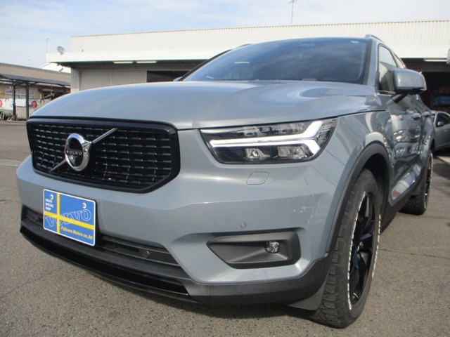 XC40　B4　Momemmtum　クライメートPKG！IntelliSafe！サンダーグレーメタリック！2021年モデル！ディーラー車！！
