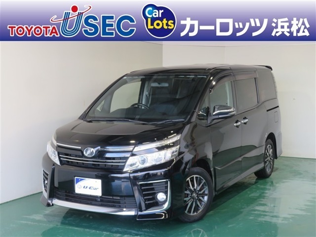 クールなエクステリアのミニバン。大人数で乗車できる三列シート＆広い車内空間が魅力のクルマです。