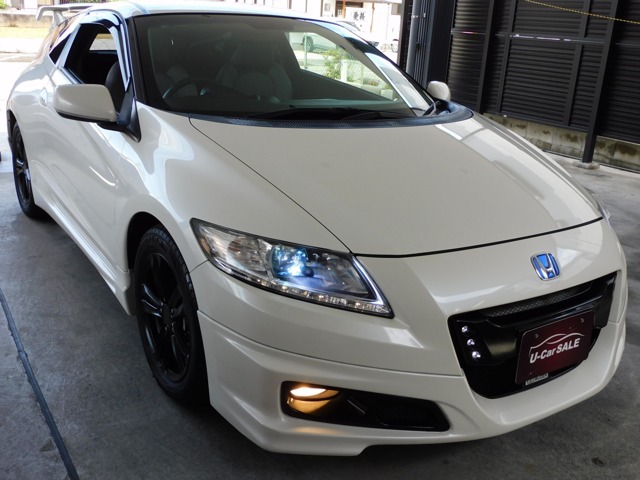 CR-Z　アルファ6速マニュアル車入荷しました！　無限製フルエアロ仕様　ルーフスポイラー装備　外装色 ホワイトパール色