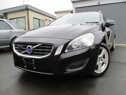 ボルボ V60 DRIVe 黒革　地デジナビBカメラETCセーフティPKG