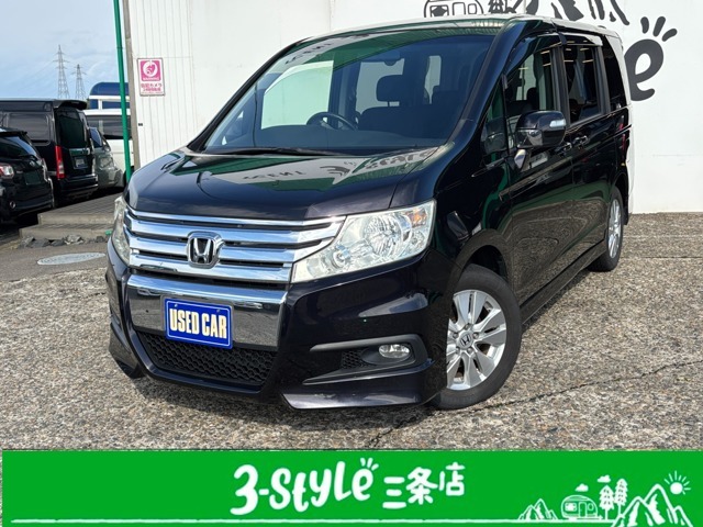 ステップワゴンスパーダ4WD入荷。修復歴有ですがリアフロアの歪みのみになります。詳しくはスタッフまでお問い合わせください。