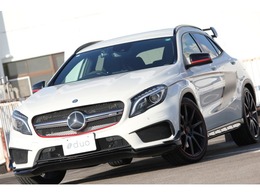 メルセデスAMG GLAクラス GLA45 4MATIC Edition1 カルサイトホワイト/ハニカムブラックデザ