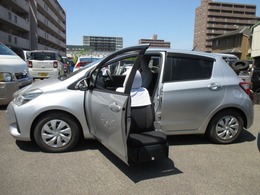 トヨタ ヴィッツ 1.3 F ウェルキャブ 助手席リフトアップシート車 Bタイプ 手動車いす用収納装置付