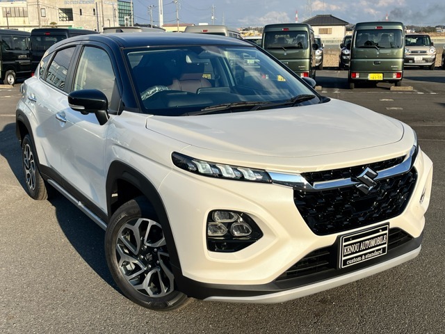 【車両状態】 届出済未使用車です。当店の展示用車両であり、店舗の外に出さない為とてもキレイな状態です。マイナーチェンジ後のLEDヘッドライト新型ハスラーです